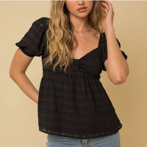 NWOT Gilli Black Puff Sleeve Blouse Large